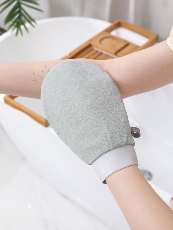 Glove Up for Gorgeous Skin: The Marvels of Exfoliating Bath Gloves